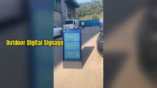 las exhibiciones portátiles de la señalización de Digitaces del jugador de la publicidad del LCD de la batería 43-Inch para la tienda al por menor IP65 aventajan