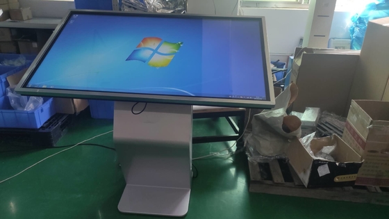 Display de kiosco LED de 43 pulgadas de talla de piso de pie CE FCC Interactivo táctil Digital Signage Sistema de ventanas para la publicidad empresarial