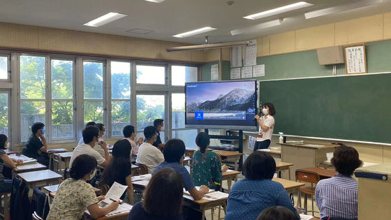 iBoard Factory Recordable 75 pulgadas Recordable & compartible tablero verde inteligente - El último tablero negro interactivo para la educación moderna