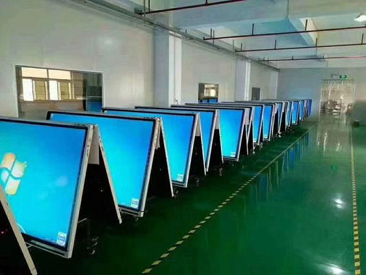 Opcional, cámara y micrófono LED interactivos integrados o externos con pizarra con clasificación IP ≥ IP5X
