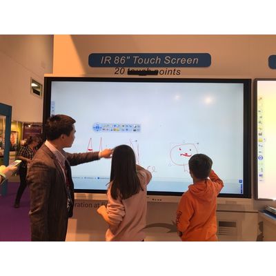 Experimenta el poder del monitor táctil interactivo de 2 mm de precisión 15W * 2 o 20W * 2 altavoces y proyección de pantalla inalámbrica