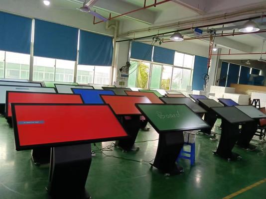 Quiosco de pantalla táctil Android Windows Opcional Quiosco digital de pie Totem para el banco Oficina Hospital Tienda de medicina 32 43 55 65 pulgadas