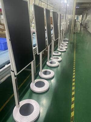 Televisión portátil inteligente de 32 pulgadas con pantalla táctil móvil Televisión Android inalámbrica con ruedas