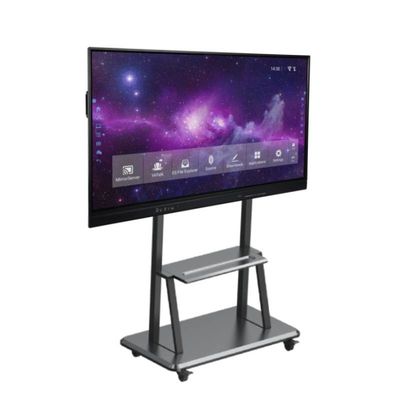 pantalla plana interactiva 4k con todos en un ángulo de visión del ordenador 178