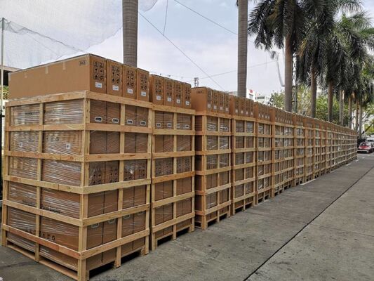 Señalización digital LCD lista para enviar con resolución de 3840*2160, brillo de 500 nits y función SDK para publicidad interior y exterior